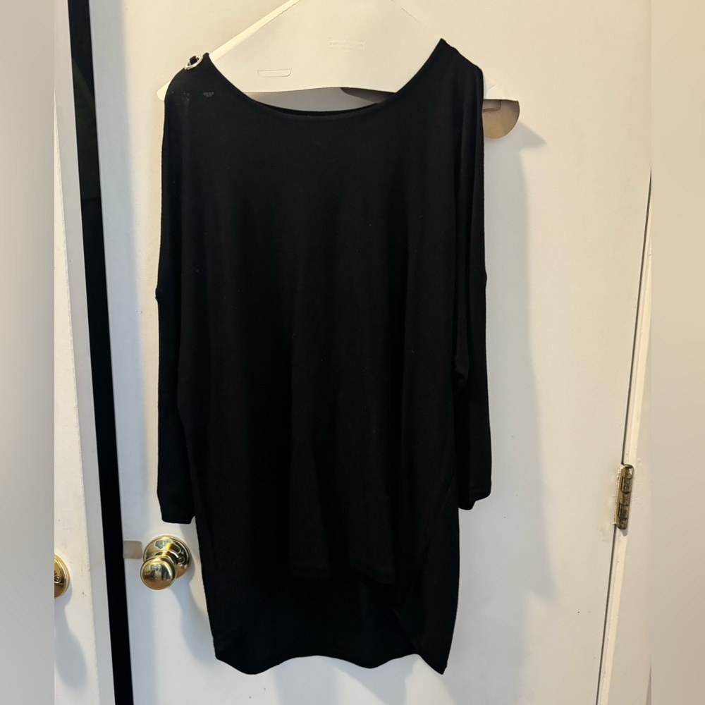 Black light weight sweater